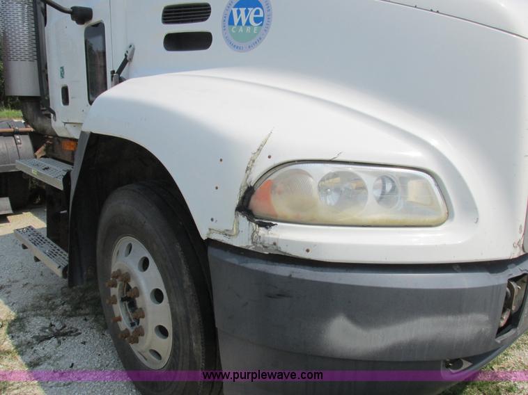 image for item L4058 2007 Mack CXN semi truck