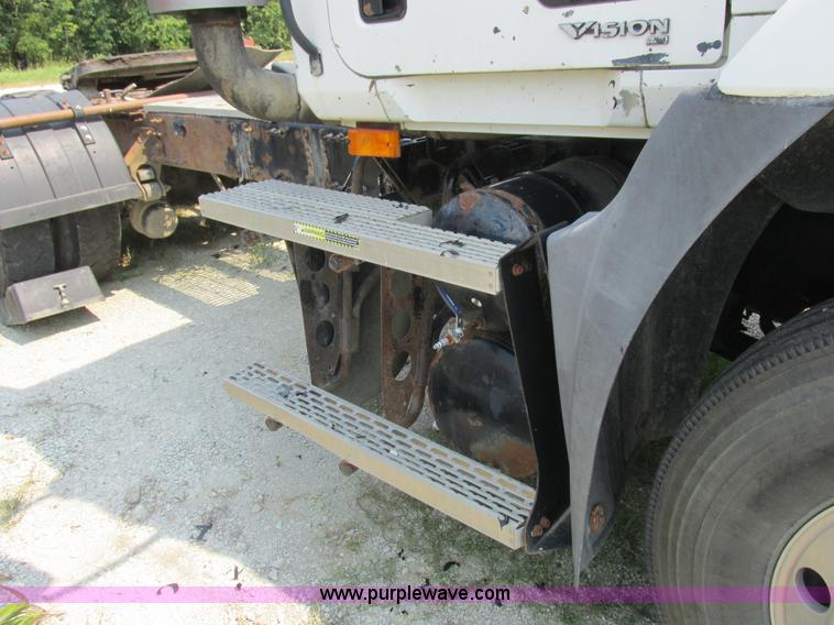 image for item L4058 2007 Mack CXN semi truck