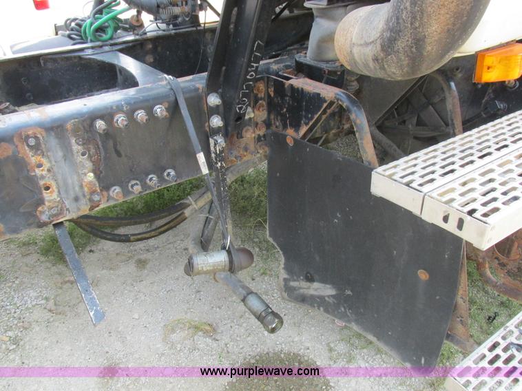 image for item L4058 2007 Mack CXN semi truck