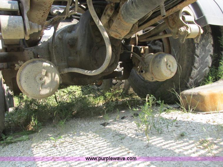 image for item L4058 2007 Mack CXN semi truck