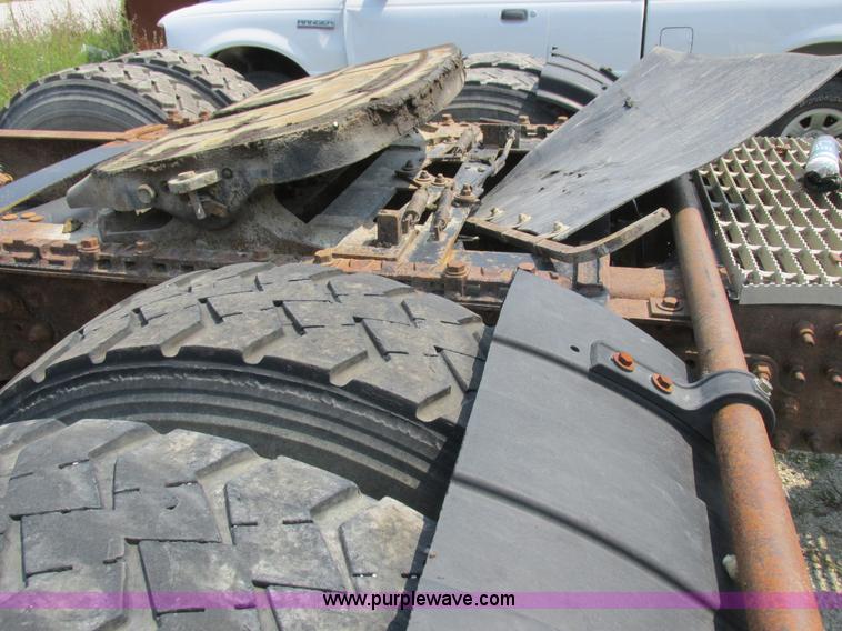 image for item L4058 2007 Mack CXN semi truck