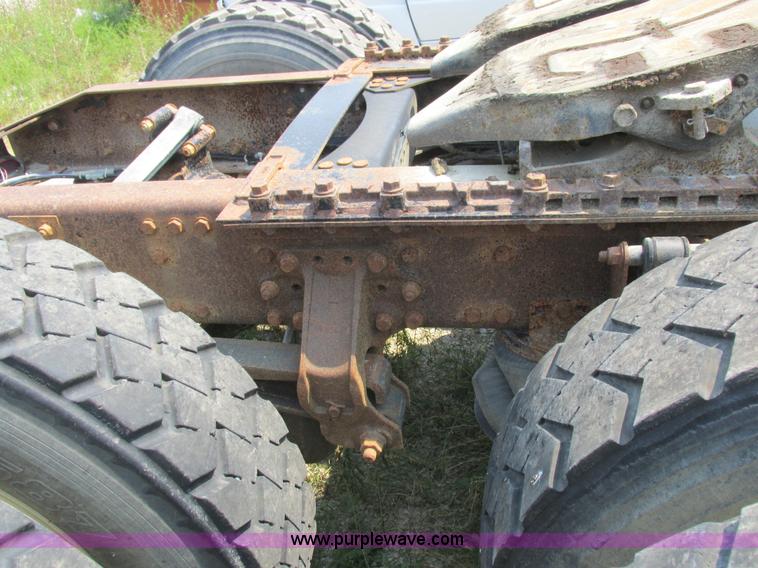 image for item L4058 2007 Mack CXN semi truck