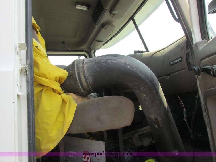 image for item L4058 2007 Mack CXN semi truck