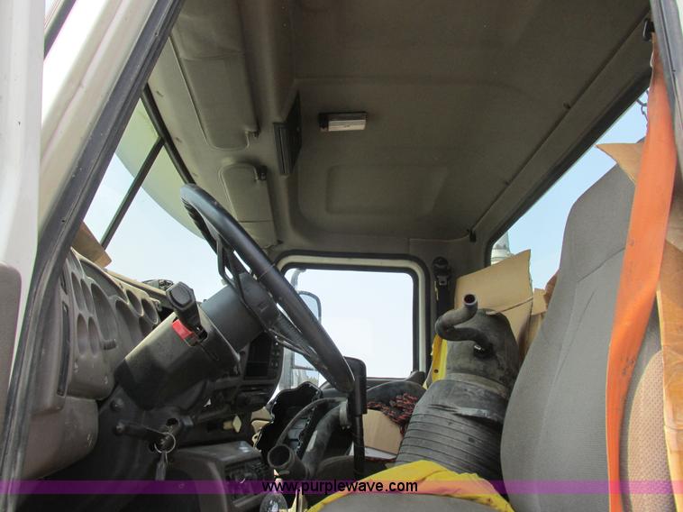 image for item L4058 2007 Mack CXN semi truck