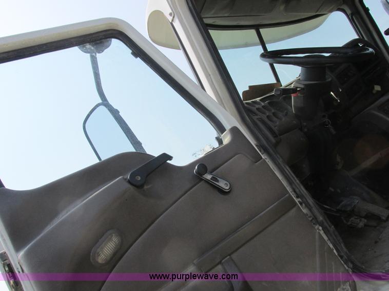 image for item L4058 2007 Mack CXN semi truck