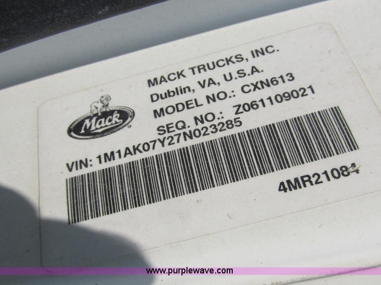 image for item L4058 2007 Mack CXN semi truck