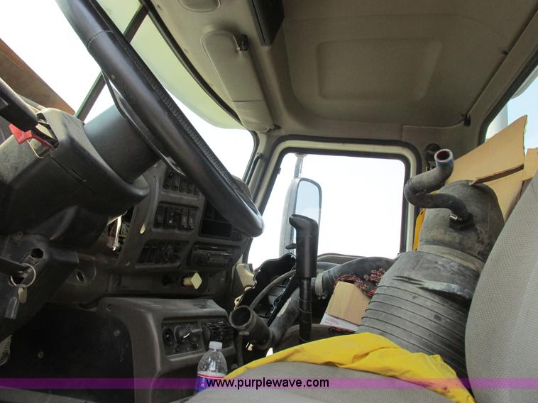 image for item L4058 2007 Mack CXN semi truck