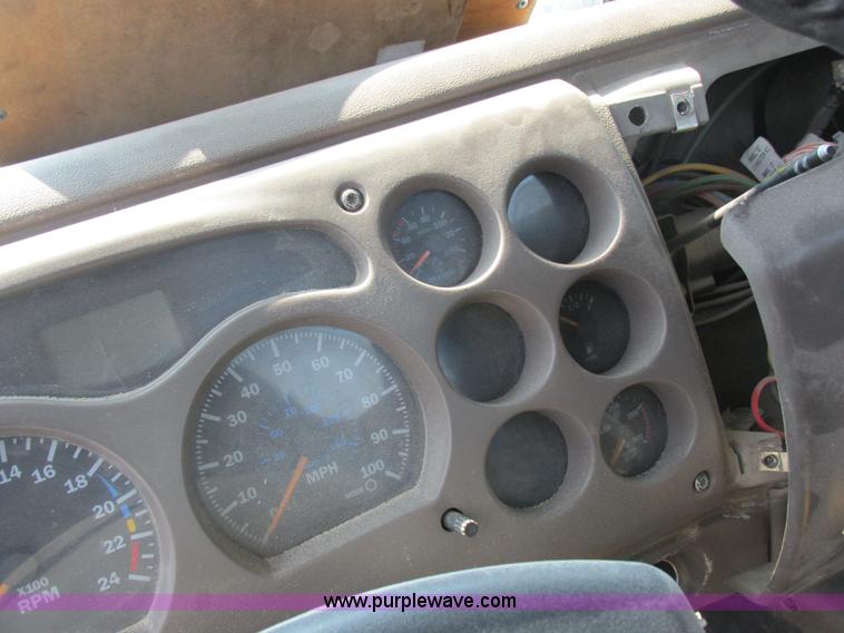 image for item L4058 2007 Mack CXN semi truck