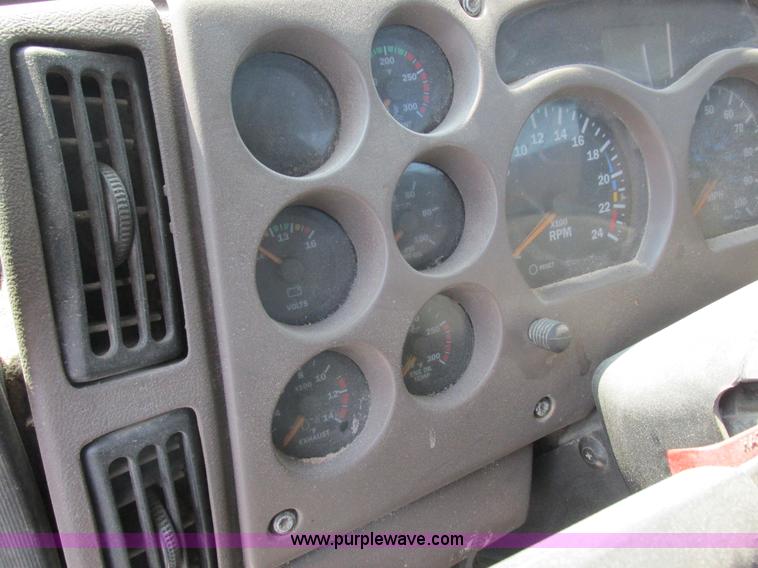 image for item L4058 2007 Mack CXN semi truck