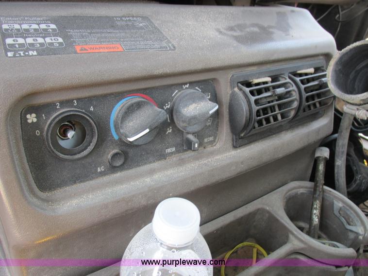 image for item L4058 2007 Mack CXN semi truck