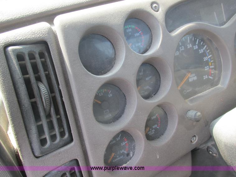 image for item L4058 2007 Mack CXN semi truck