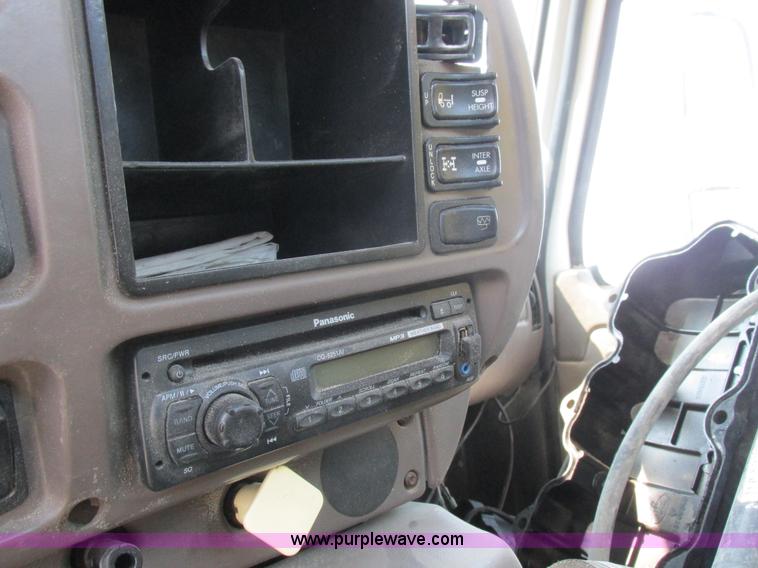 image for item L4058 2007 Mack CXN semi truck