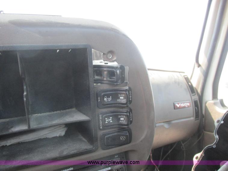 image for item L4058 2007 Mack CXN semi truck