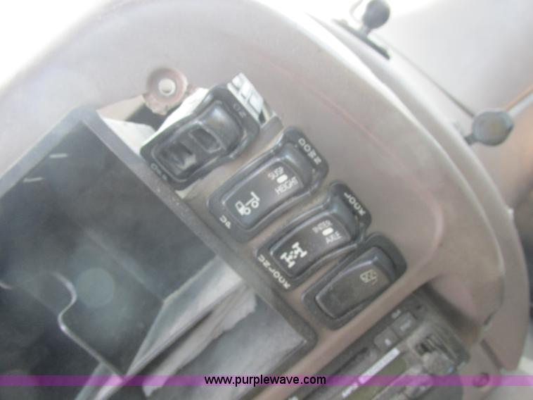 image for item L4058 2007 Mack CXN semi truck