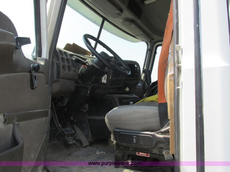 image for item L4058 2007 Mack CXN semi truck