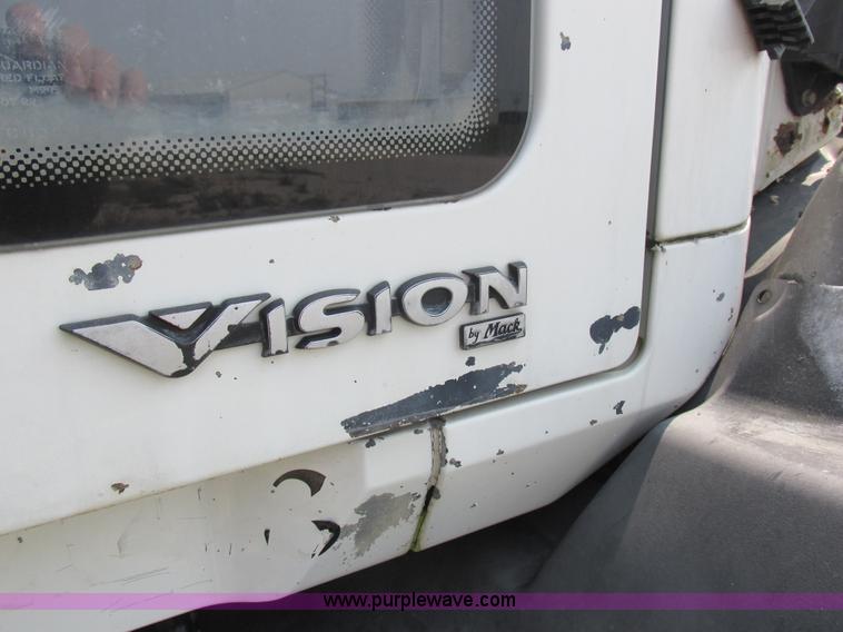 image for item L4058 2007 Mack CXN semi truck