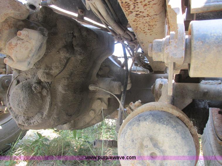 image for item L4058 2007 Mack CXN semi truck