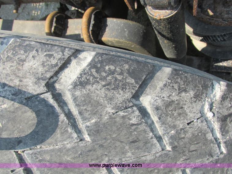 image for item L4058 2007 Mack CXN semi truck