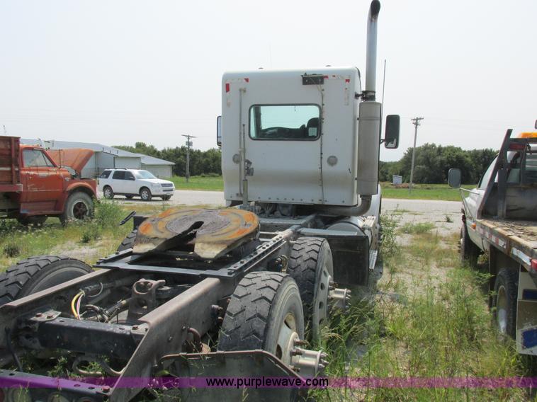 image for item L4060 2007 Kenworth T800 semi truck
