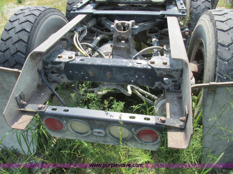 image for item L4060 2007 Kenworth T800 semi truck