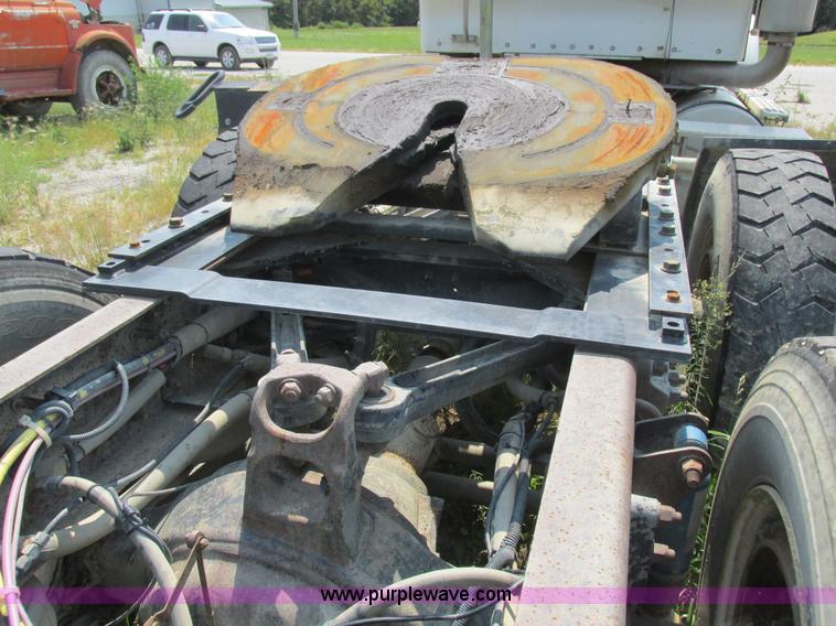 image for item L4060 2007 Kenworth T800 semi truck