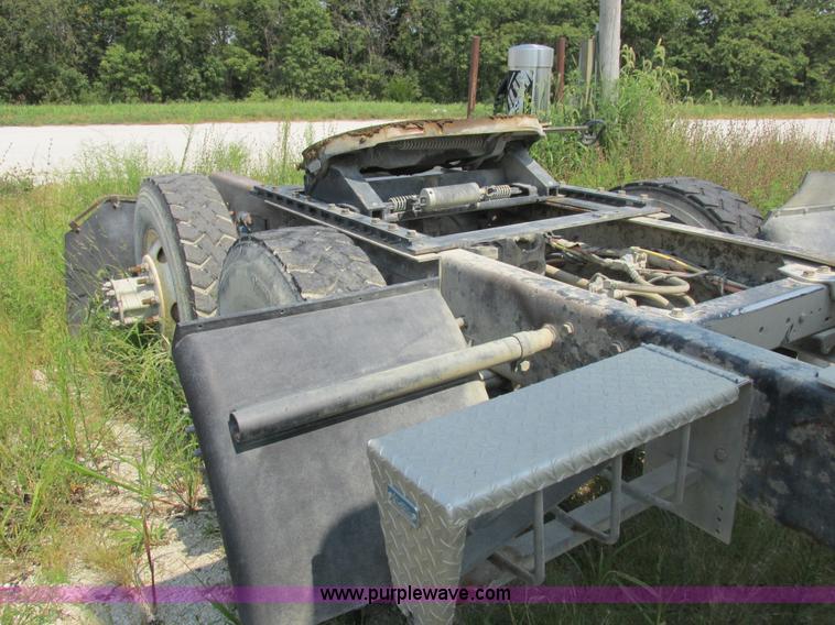 image for item L4060 2007 Kenworth T800 semi truck