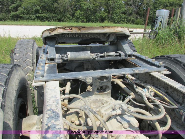 image for item L4060 2007 Kenworth T800 semi truck