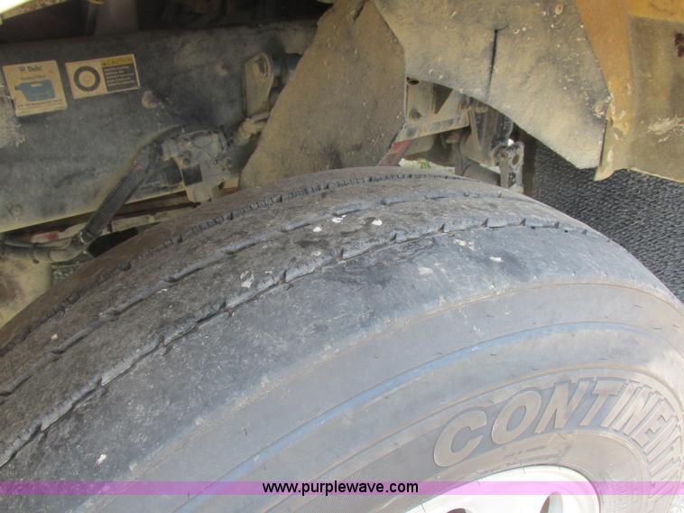 image for item L4060 2007 Kenworth T800 semi truck