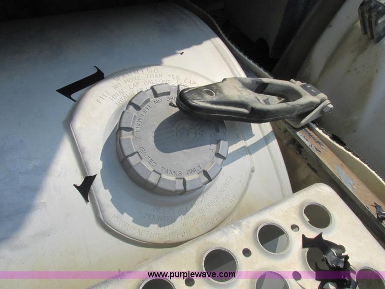 image for item L4060 2007 Kenworth T800 semi truck