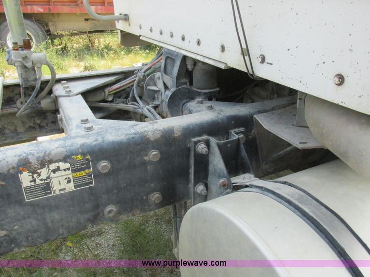 image for item L4060 2007 Kenworth T800 semi truck