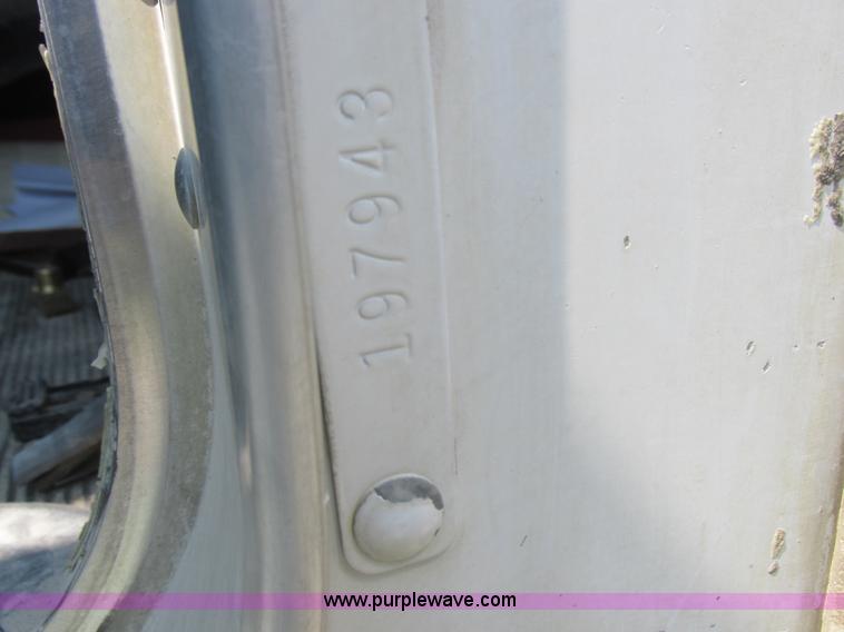 image for item L4060 2007 Kenworth T800 semi truck