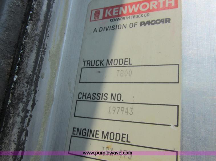 image for item L4060 2007 Kenworth T800 semi truck