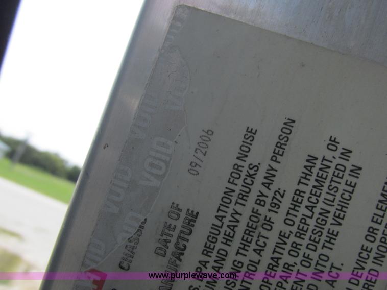 image for item L4060 2007 Kenworth T800 semi truck