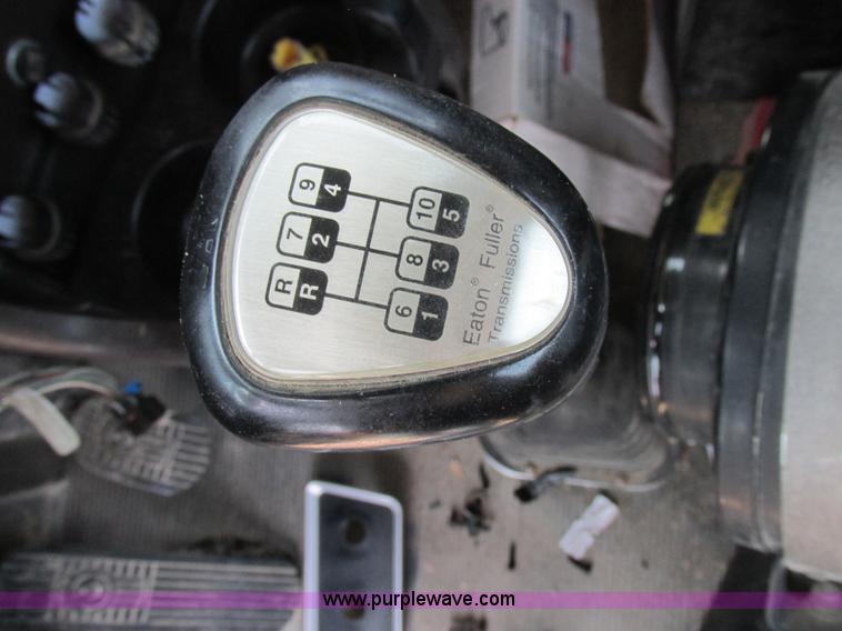 image for item L4060 2007 Kenworth T800 semi truck