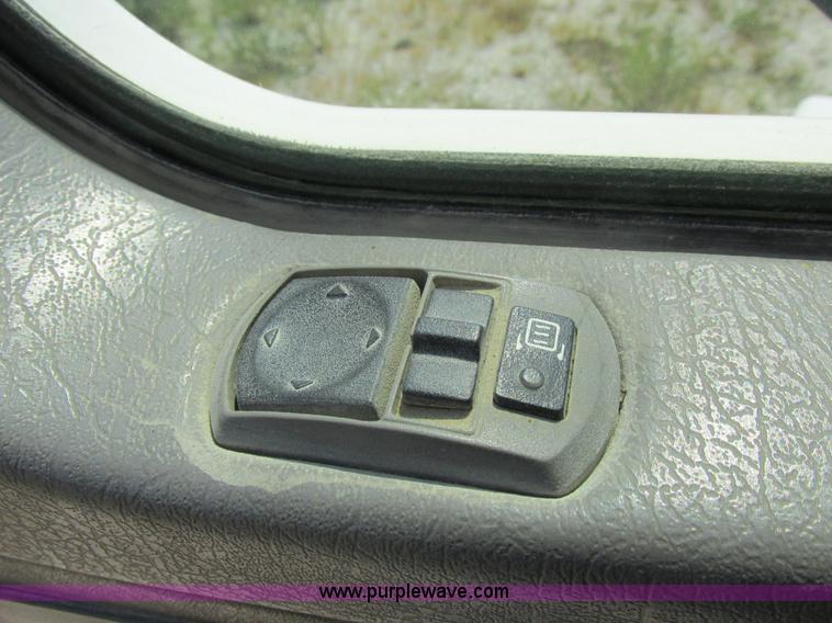 image for item L4060 2007 Kenworth T800 semi truck