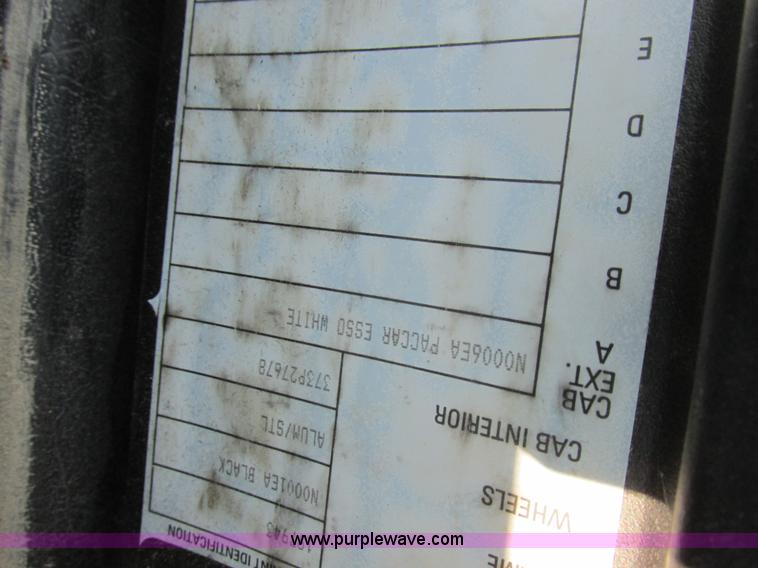 image for item L4060 2007 Kenworth T800 semi truck