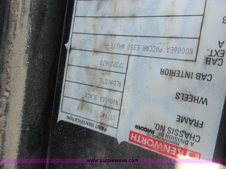 image for item L4060 2007 Kenworth T800 semi truck