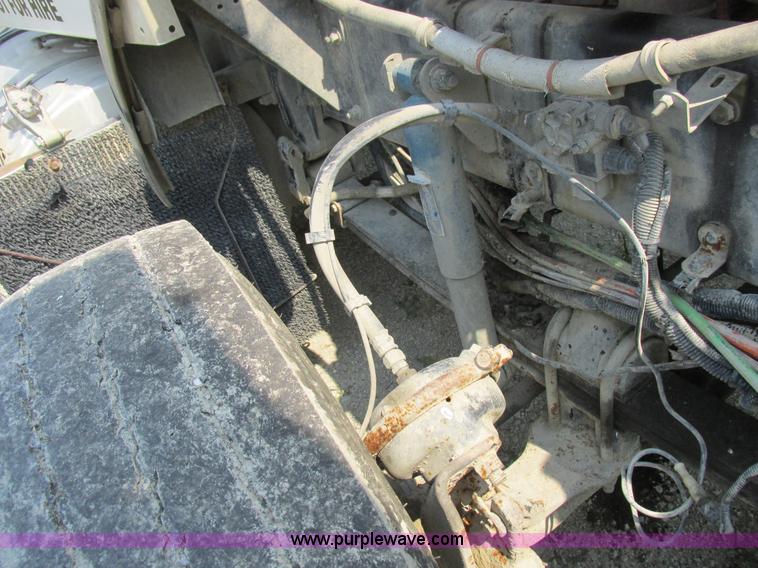 image for item L4060 2007 Kenworth T800 semi truck