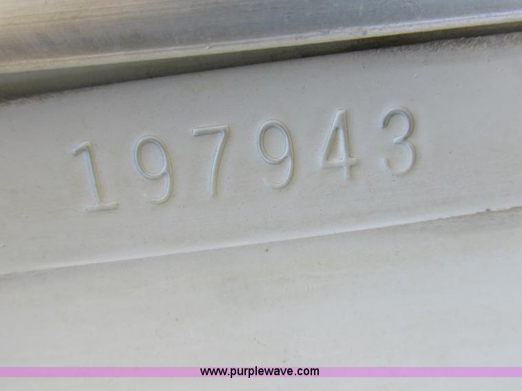 image for item L4060 2007 Kenworth T800 semi truck