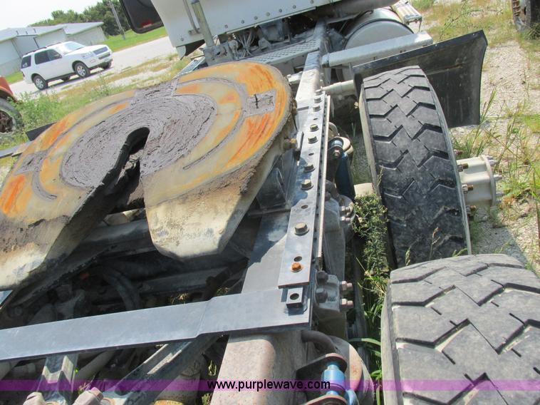 image for item L4060 2007 Kenworth T800 semi truck