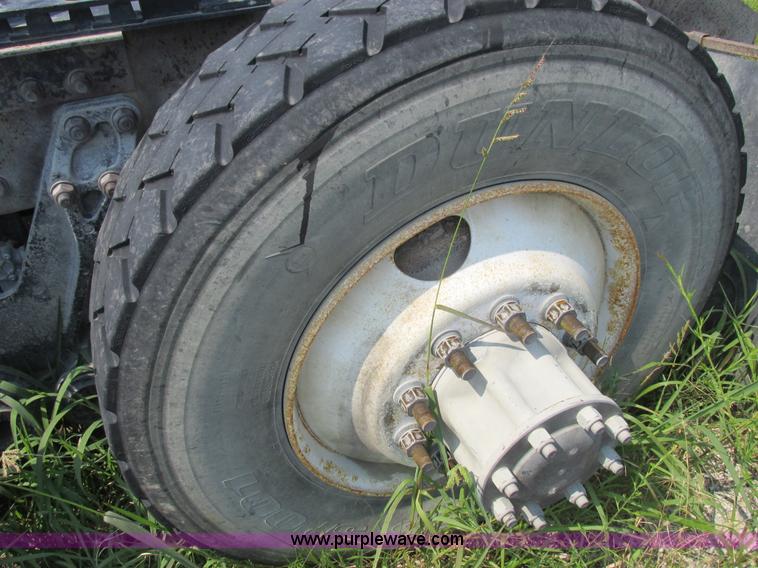 image for item L4060 2007 Kenworth T800 semi truck