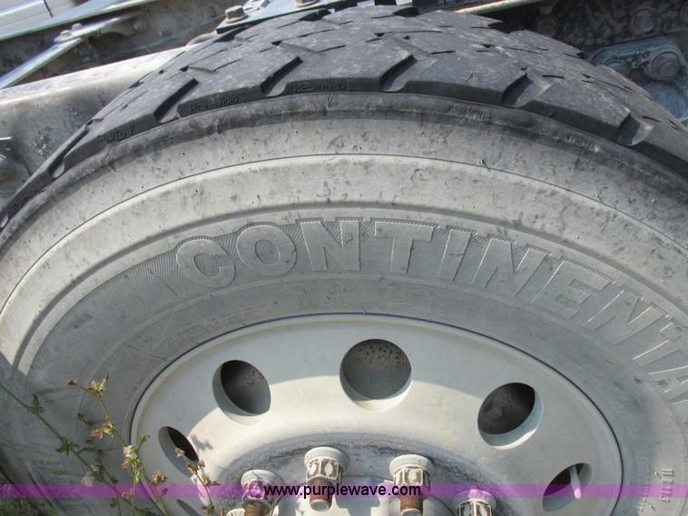 image for item L4060 2007 Kenworth T800 semi truck