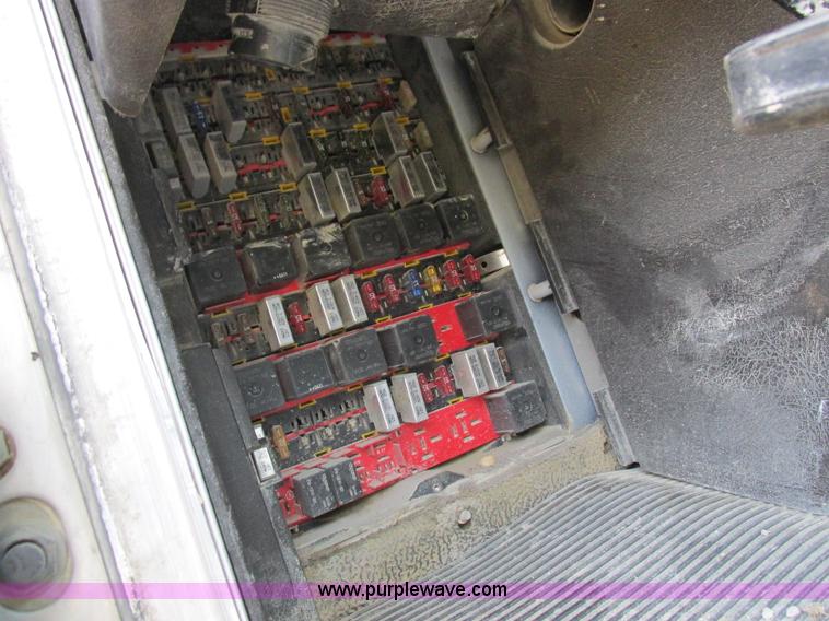 image for item L4060 2007 Kenworth T800 semi truck