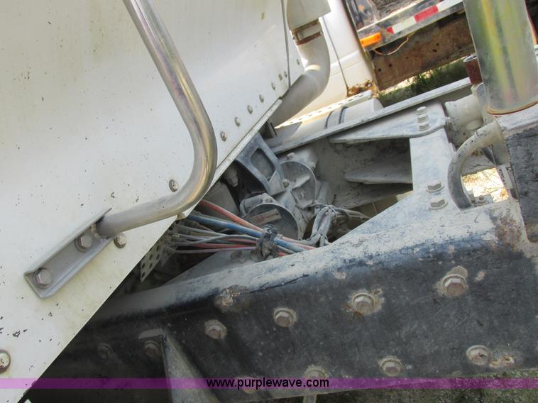 image for item L4060 2007 Kenworth T800 semi truck