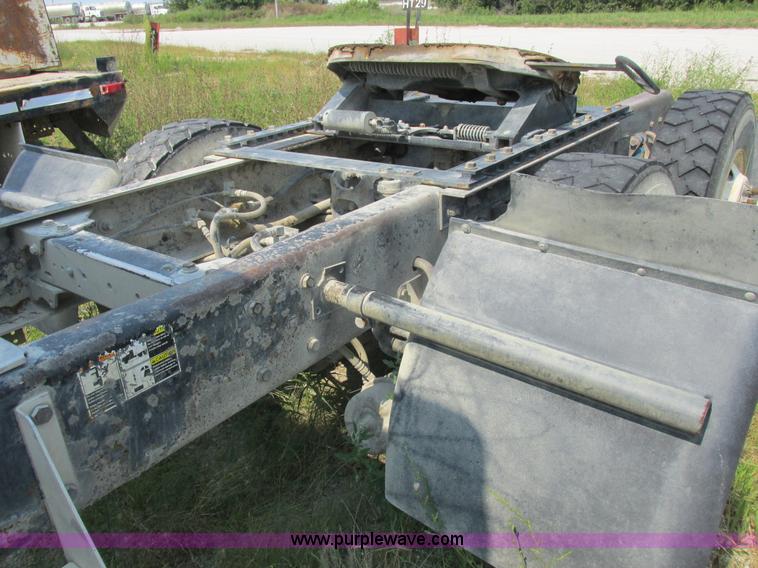 image for item L4060 2007 Kenworth T800 semi truck