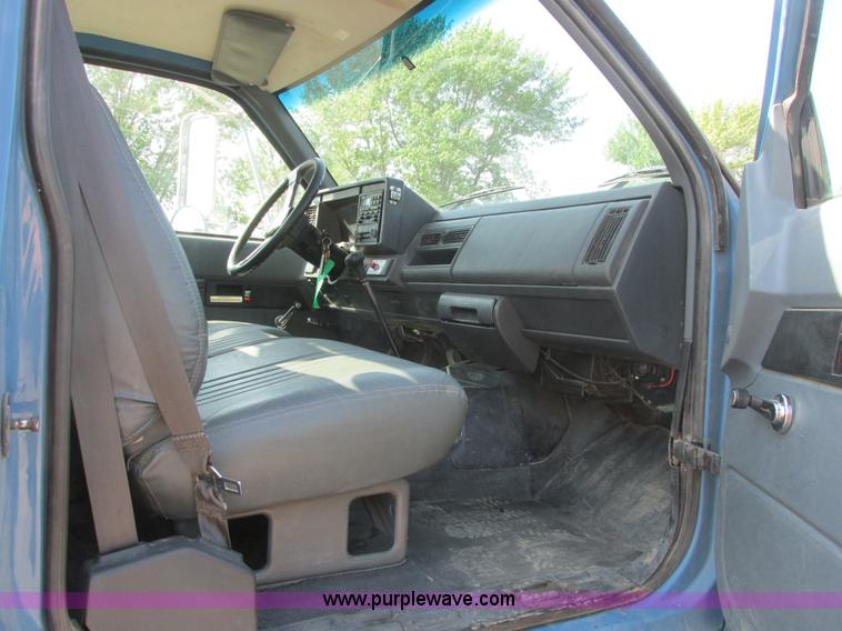 image for item A8854 1998 GMC C7500 flat bed truck with crane