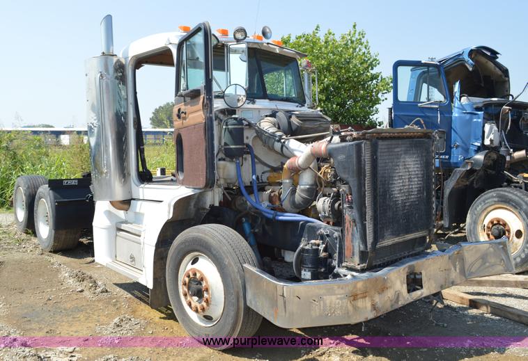 image for item AX9408 2000 Peterbilt 377 semi truck