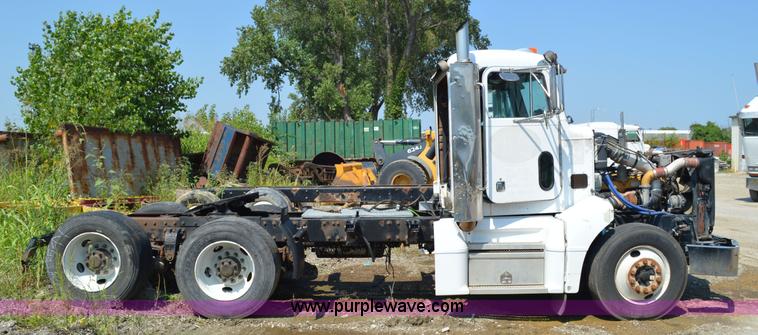 image for item AX9408 2000 Peterbilt 377 semi truck