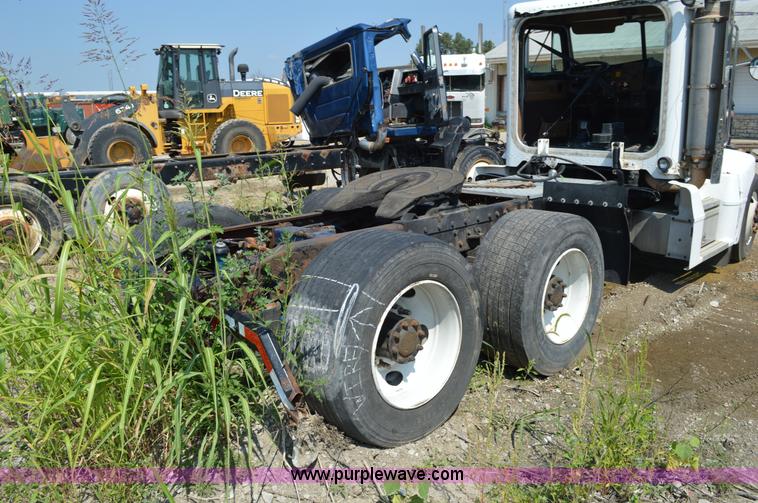 image for item AX9408 2000 Peterbilt 377 semi truck