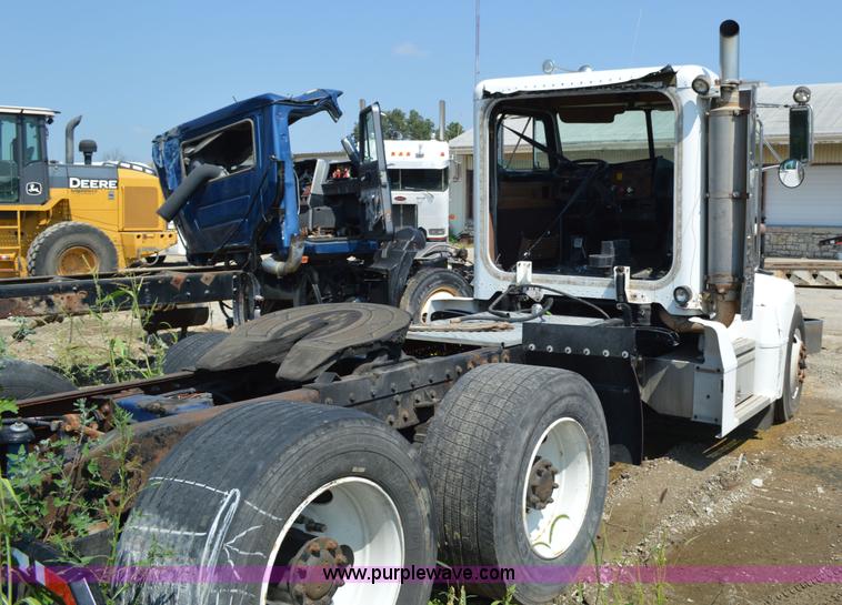 image for item AX9408 2000 Peterbilt 377 semi truck